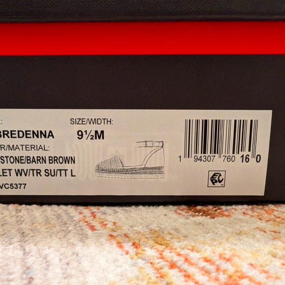 Vince Camuto Bredenna Leather Espadrilles - Picture 7 of 8